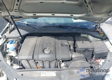 2010 Volkswagen Jetta Limited Edition z USA, uszkodzony, nr VIN 3VWRZ7AJ7AM158036